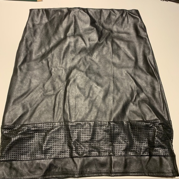 Boohoo Dresses & Skirts - Boohoo toni pu perforated hemi skirt